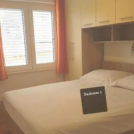 Regina Apartment *